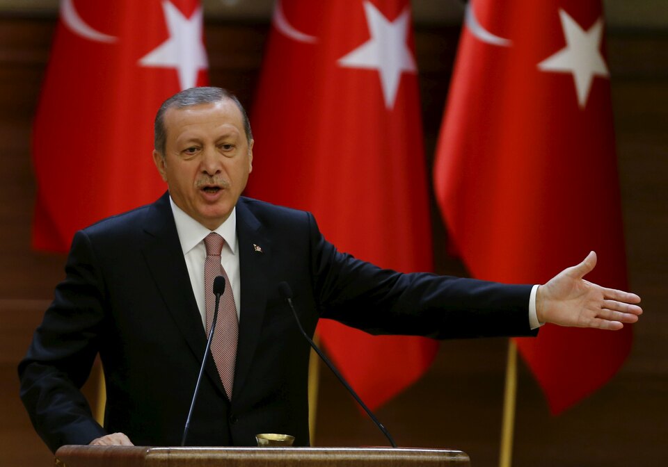 Turkish President Tayyip Erdogan upbraided the United States for its support of Syrian Kurdish rebels on Wednesday (10/2), saying Washington