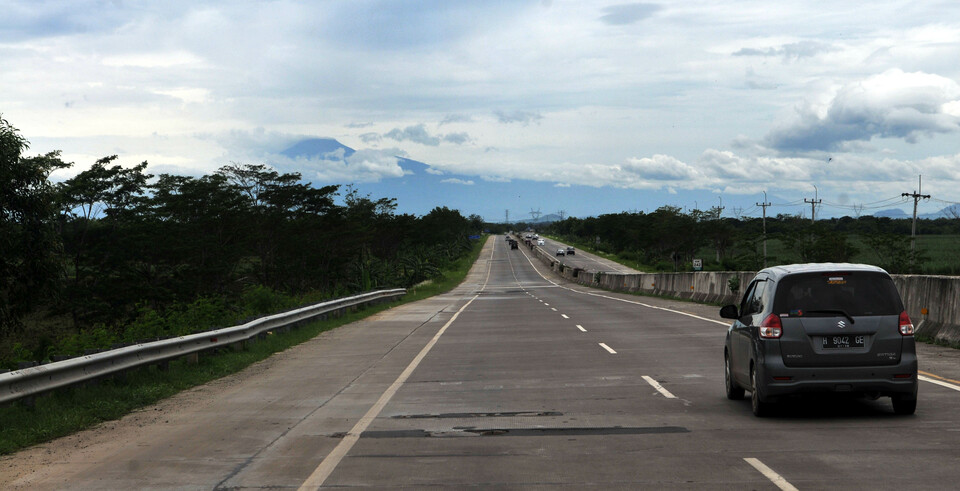 MNC Group, the investment company controlled by media tycoon Hary Tanoesoedibjo, bought the concession to operate the Kanci-Pejagan toll road from the Bakrie Group in 2012. (GA Photo/Mohammad Defrizal)