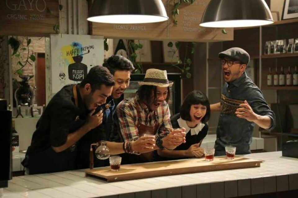 A scene from 'Filosofi Kopi,' a box office hit whose plot revolves around a hipster coffee shop. (Photo courtesy of Visinema Pictures)