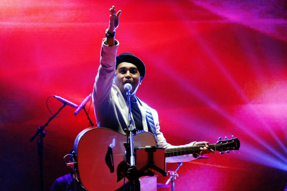 Local performers will take to the stage for an hour before Ambon-born R&B star Glenn Fredly takes over at the Nov. 21 concert. (Antara Photo/Abriawan Abhe)