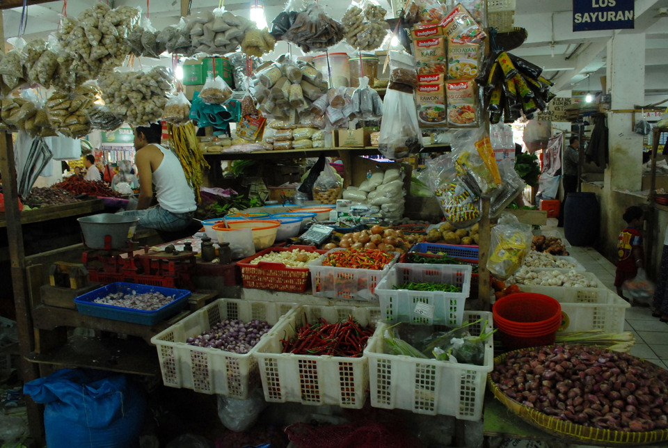 Indonesia's annual inflation rate cooled more than expected in September to the lowest in over two years, data from the Central Statistics Agency (BPS) showed on Monday (01/10). (JG Photo/Fajrin Raharjo)