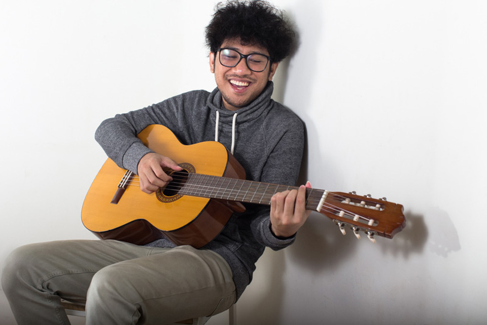 In his debut album, singer Kunto AJi explores the lives of millennials. (Photo courtesy of Kunto AJi)