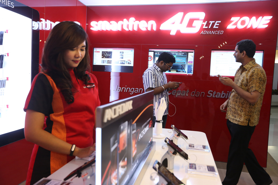 Smartfren Telecom plans to cut its capital expenditure this year following the publicly listed telecommunication operator's massive investment in the expansion of its 4G cellular network last year. (ID Photo/David Gita Roza)