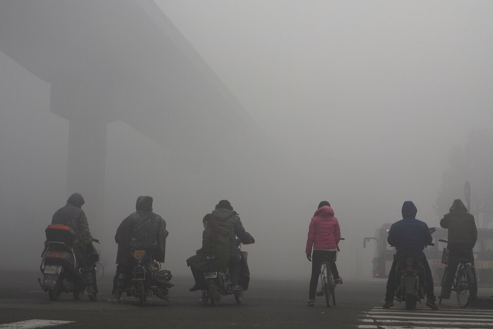 China's environment ministry said it will send 5,600 inspectors on a year-long investigation into the sources of air pollution in major northern cities. (Reuters Photo/China Stringer Network)