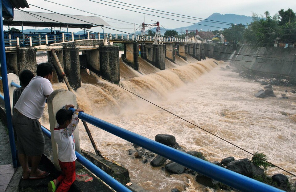 The World Bank has approved $125 million in financing to support the government's project aimed at upgrading dams across the country, which will have an impact on about 11 million people living around the sites. (Antara Photo/Arif Firmansyah)