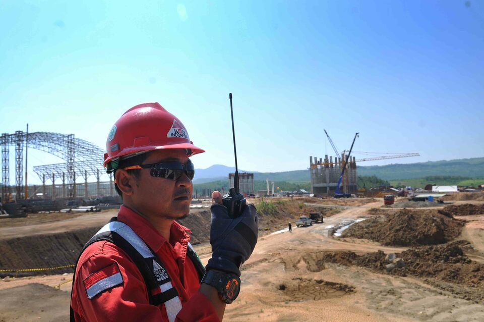 A worker at the construction site of Semen Indonesia plant in Rembang in Central Java in May 2015. (GA Photo/Mohammad Defrizal)