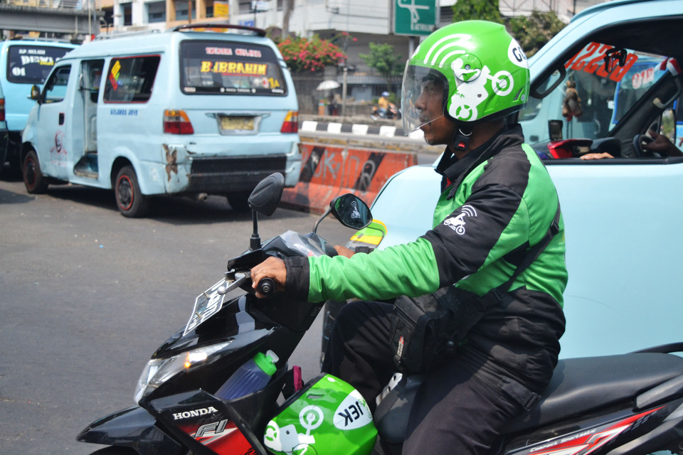  So stiff is competition between Indonesia’s motorcycle taxis app companies that new entrants are going to extreme lengths to stand out. (JG Photo/ Sheryl Yehovia)