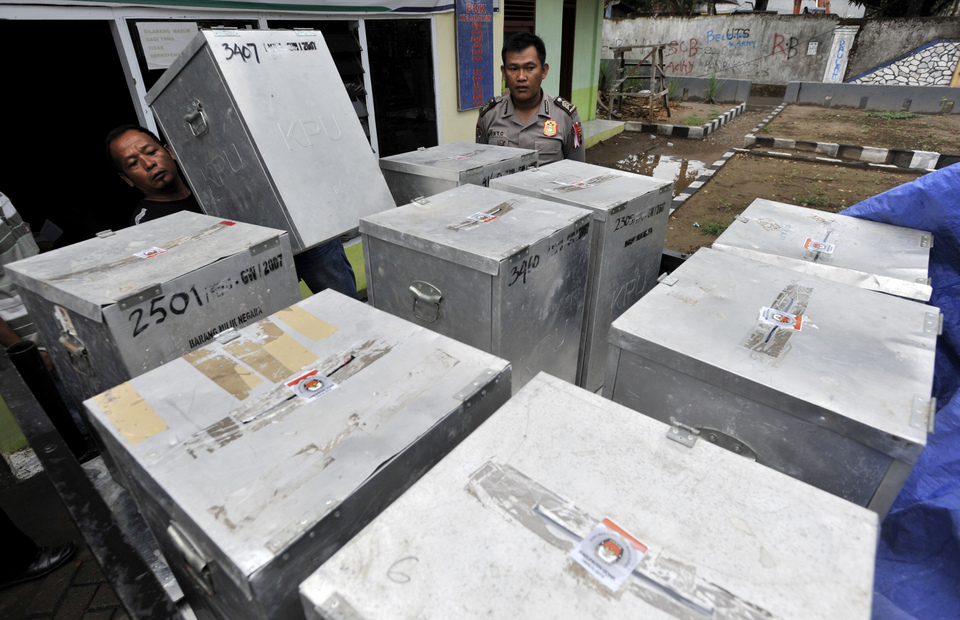 Indonesia staged its first simultaneous regional elections on Dec. 9, 2015, with 264 provinces, districts and cities choosing their new leaders. The next round of simultaneous regional elections is slated on Feb. 15, 2017, including the Jakarta gubernatorial election. (Antara Photo/Yusran Uccang)