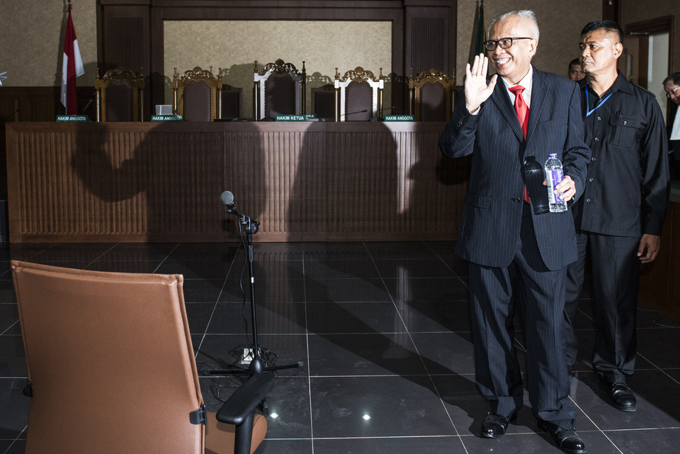 Antigraft officials have called for stronger deterrence against corruption following what they called a 'disappointing' court ruling, which saw prominent lawyer Otto Cornelis Kaligis's prison sentence reduced by three years. (Antara Photo/M. Agung Rajasa)