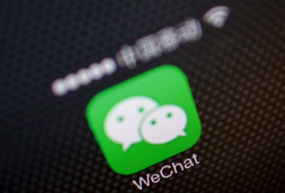 China issued new rules on instant messaging chat groups on Thursday (07/09), tightening control over online discussions ahead of a sensitive leadership reshuffle next month.  (Reuters Photo/Petar Kujundzic)