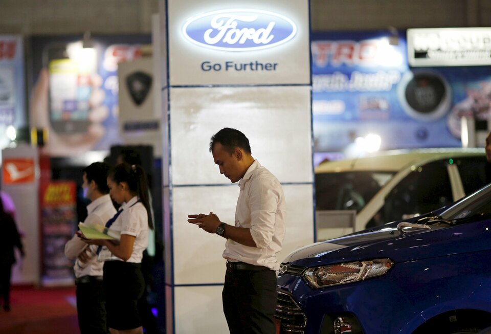 A salesperson waits at the Ford display at a car exhibition inside the Jakarta Fair in Jakarta, Indonesia, in this June 30, 2015 file photo. (Reuters Photo/Nyimas Laula)