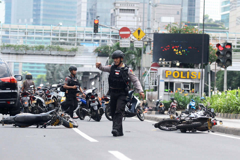 Police at the scene of the Islamic State-linked terror attack in downtown Jakarta in January 2016. (Antara Photo/Muhammad Adimaja)