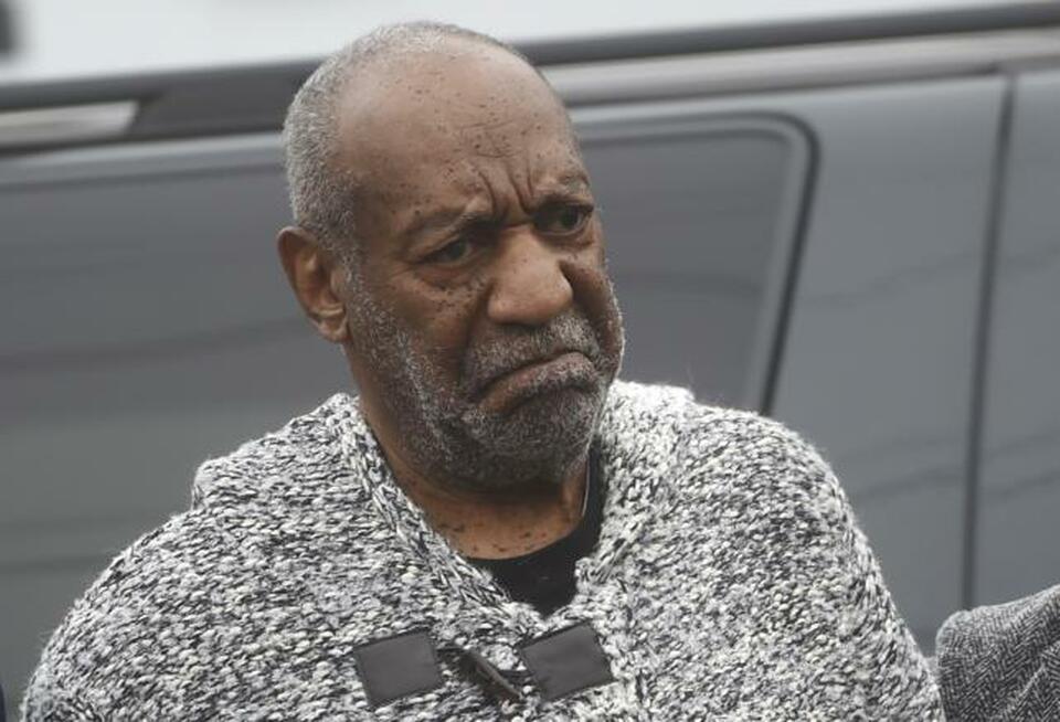 Actor and comedian Bill Cosby arrives for his arraignment on sexual assault charges at the Montgomery County Courthouse in Elkins Park, Pennsylvania December 30, 2015.   (Reuters Photo/Mark Makela)