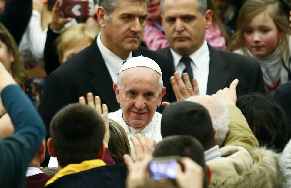 Pope Francis on Thursday overturned centuries of tradition that banned women from a foot-washing service during Lent, upsetting conservatives and delighting women's rights activists. (Reuters Photo/Tony Gentile)