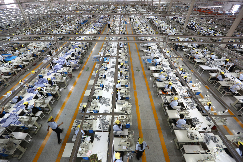 Workers at the Sri Rejeki Isman (Sritex) textile company in Sukoharjo, Solo, Central Java. The Supreme Court recently rejected the company's appeal to overturn a bankruptcy ruling from the Semarang District Court, with Sritex CEO Iwan Kurniawan Lukminto announcing plans to request a judicial review on Friday, Dec. 20, 2024. (Antara)
