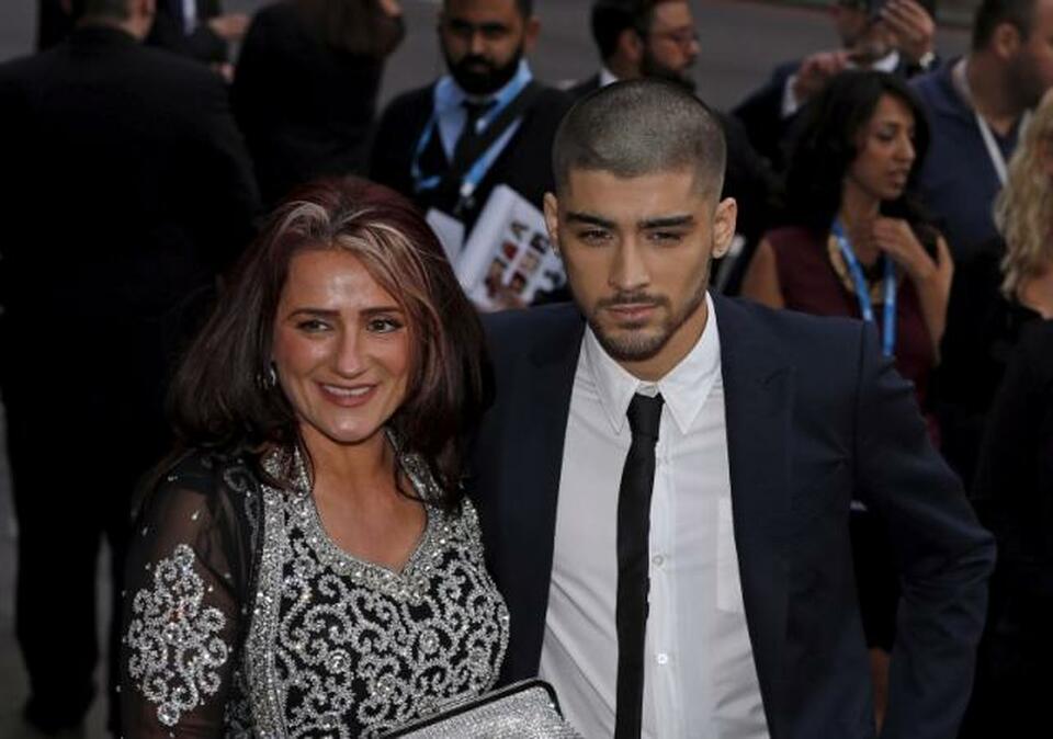 Former One Direction member Zayn Malik and his mother Trishia arrive at the fifth annual Asian Awards in the Grosvenor House Hotel, London, Apr. 17, 2015. (Reuters Photo/Cathal McNaughton)