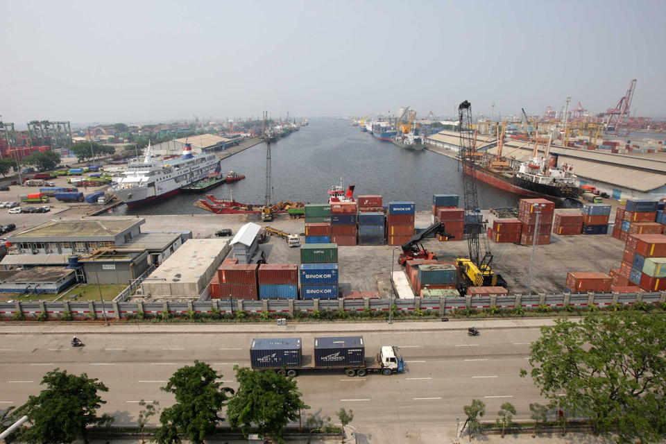Indonesia posted a trade surplus for a third straight month in October, the Central Statistics Agency said on Wednesday (15/11), as improved demand for commodities underpinned exports from Southeast Asia's biggest economy. (ID Photo/Tino Oktaviano)