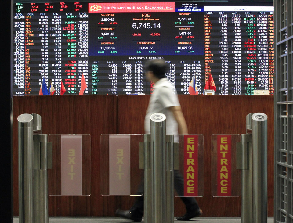 Philippine and Indonesian shares posted record closing highs on Wednesday (04/10) as overnight gains on Wall Street buoyed sentiment across Asia. (Reuters Photo/Romeo Ranoco)