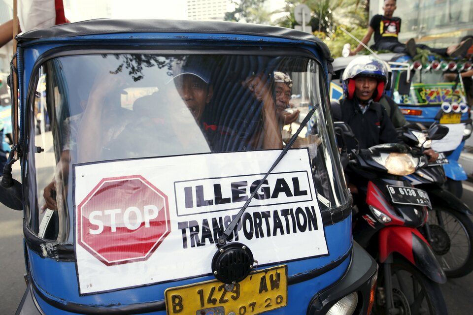 The driver of a traditional bajaj taxi  takes part in a protest rally to call for a ban on online ride-hailing services in Jakarta in this March 2016 file photo. (Reuters Photo/Darren Whiteside)      