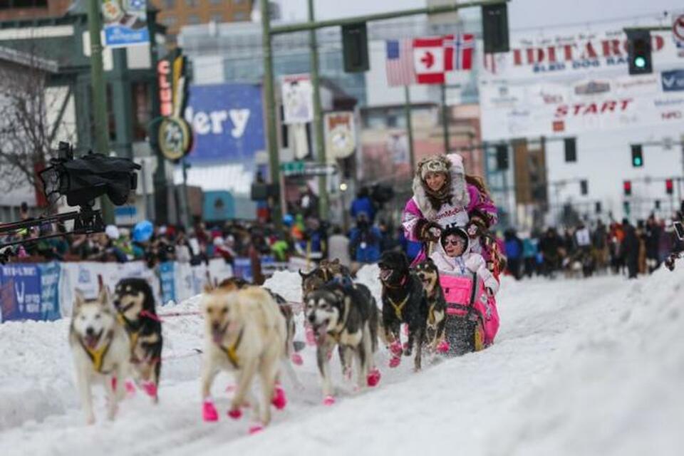 Alaskan musher DeeDee Jonrowe and her team leave the ceremonial start of the Iditarod Trail Sled Dog Race to begin the near 1,600-km journey through Alaska’s frigid wilderness in downtown Anchorage, Alaska March 5, 2016. (Reuters Photo/Nathaniel Wilder)