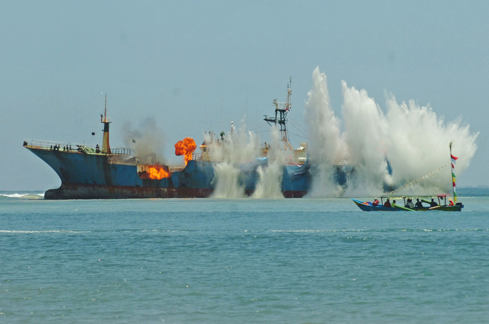 The FV Viking being scuttled by the Indonesian Navy in Pangandaran, West Java, in this April 2016 file photo. Two Philippine vessels confiscated for fishing illegally in Indonesian waters will be scuttled in waters off Morotai, North Maluku, to coincide with Independence Day on Wednesday (17/08). (Antara Photo/Adeng Bustomi)