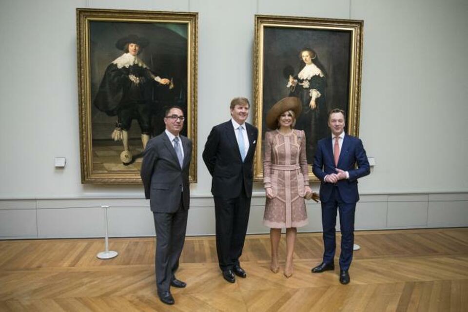 President-Director of the Louvre Jean-Luc Martinez, King Willem Alexander and Queen Maxima of the Netherlands and General Director of the Rijksmuseum Wim Pijbes pose in front of the two Rembrandt paintings, Portrait of Marten Soolmans and Portrait of Oopjen Coppit, during a visit at the Louvre Museum in Paris, France, as part of their State visit to France, Mar. 10, 2016.  (Reuters Photo/Etienne Laurent/Pool)