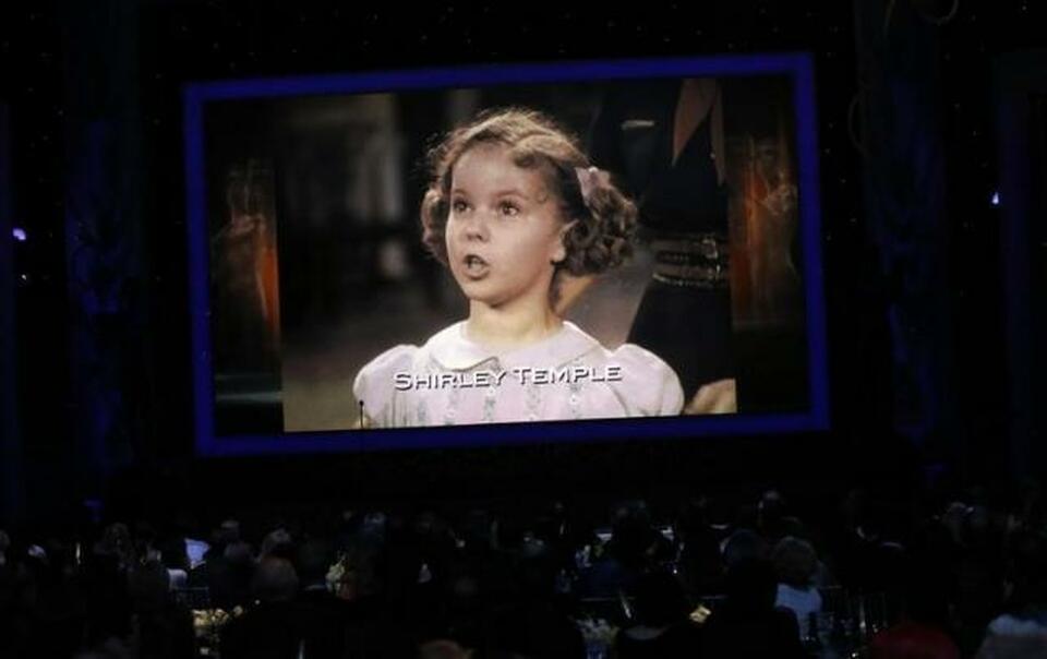 An image of  actress Shirley Temple is shown during the In Memoriam segment at the 21st annual Screen Actors Guild Awards in Los Angeles, California, Jan. 25, 2015. (Reuters Photo/Mario Anzuoni)