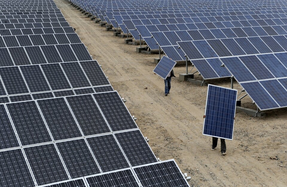 A 10 square kilometers project in Ramanathapuram, in the southern state of Tamil Nadu, is the world's largest solar power station in a single location, according to the company. (Reuters Photo)