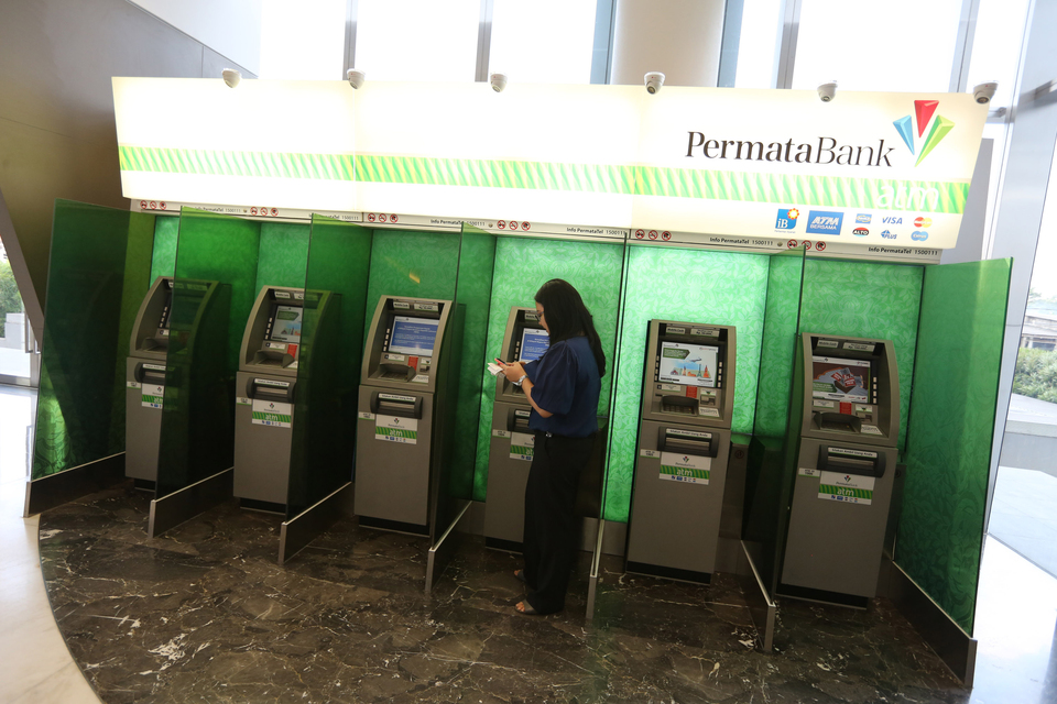 Standard Chartered is 'actively working' on options for its stake in Bank Permata, the British lender's chief executive, Bill Winters, said on Saturday. (ID Photo/David Gita Roza)