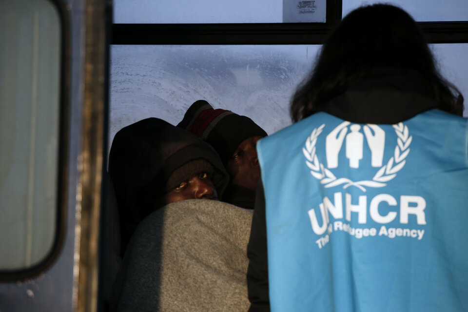 More than 2 million people fleeing wars or persecution have joined the ranks of the world's refugees this year, but often face more restrictive asylum policies, including in Europe and the United States, the top United Nations refugee official said on Monday (02/10). (Reuters Photo/Alkis Konstantinidis)