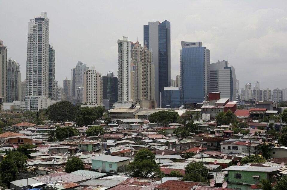 A general view of a low income neighborhood known as Boca la Caja next to the city skyscrapers in Panama City is seen in this April 24, 2014 file photo. (Reuters Photo/Carlos Jasso)