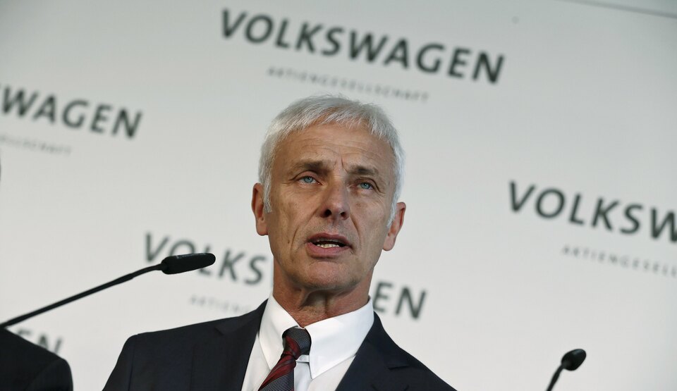 Volkswagen CEO Matthias Mueller attends a news conference at their headquarters in Wolfsburg, Germany, April 22, 2016. (Reuters Photo/Hannibal Hanschke)