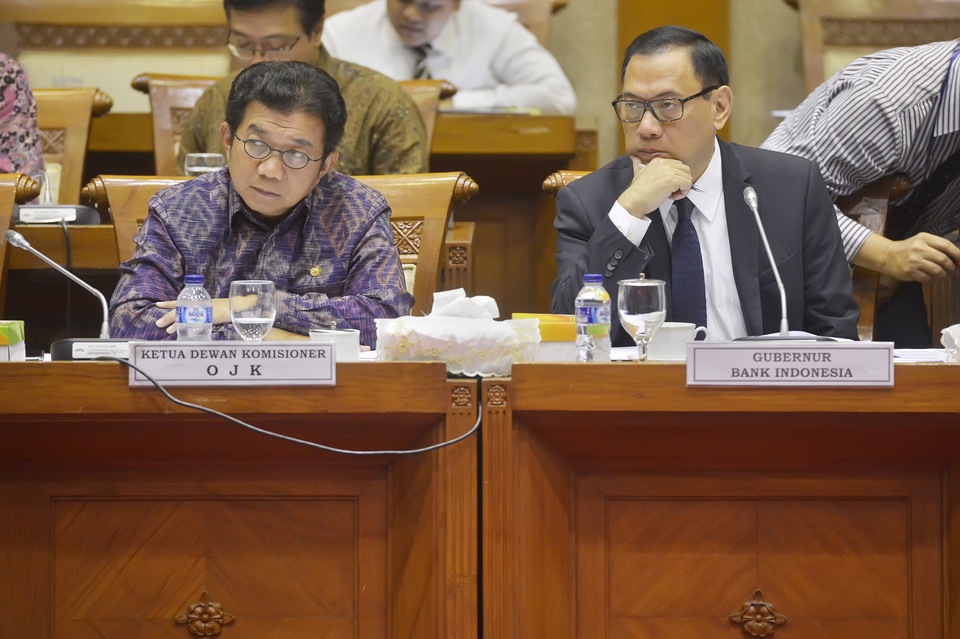 OJK Chairman Muliaman D. Hadad, left, in this file photo. (Antara Photo/Yudhi Mahatma)