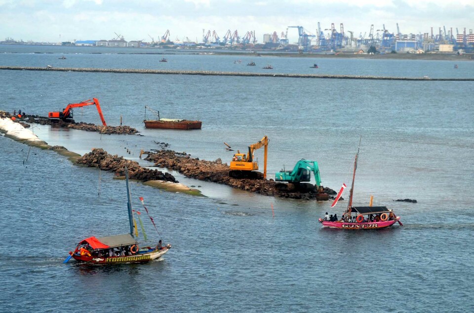 According to Maritime Affairs and Fisheries Minister Susi Pudjiastuti, the government allows reclamation only in areas where it would not cause environmental damage or negatively impact society. (SP Photo/Joanito De Saojoao)