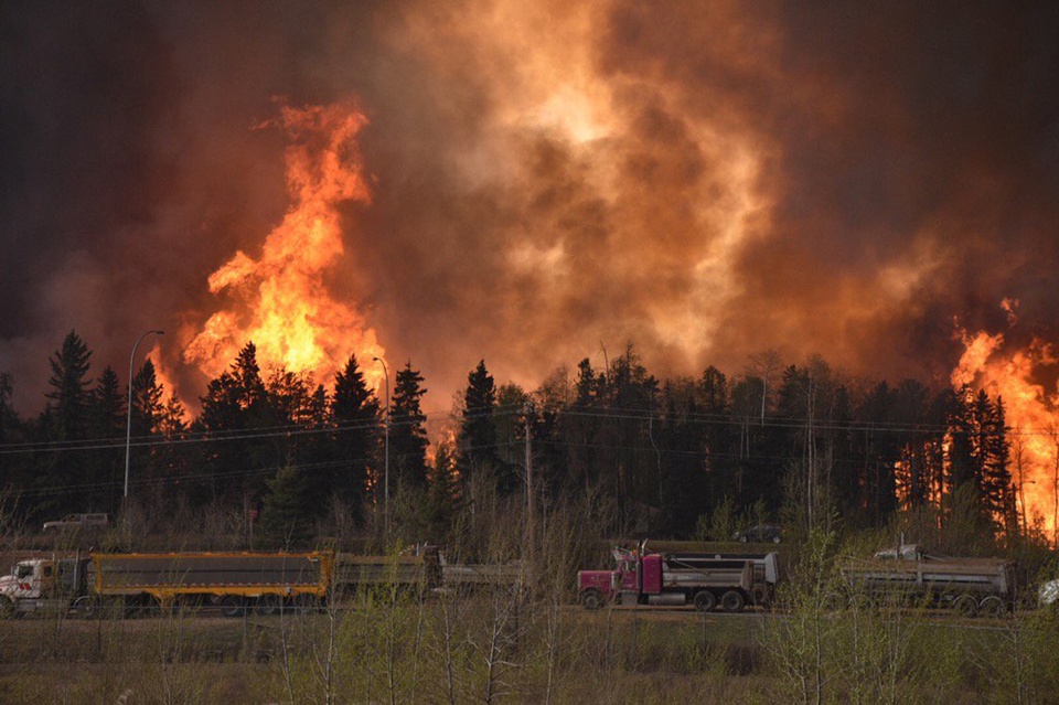 Wildfire is worsening along highway 63 Fort McMurray, Alberta Canada May 3, 2016. (Reuters Photo/Handout)