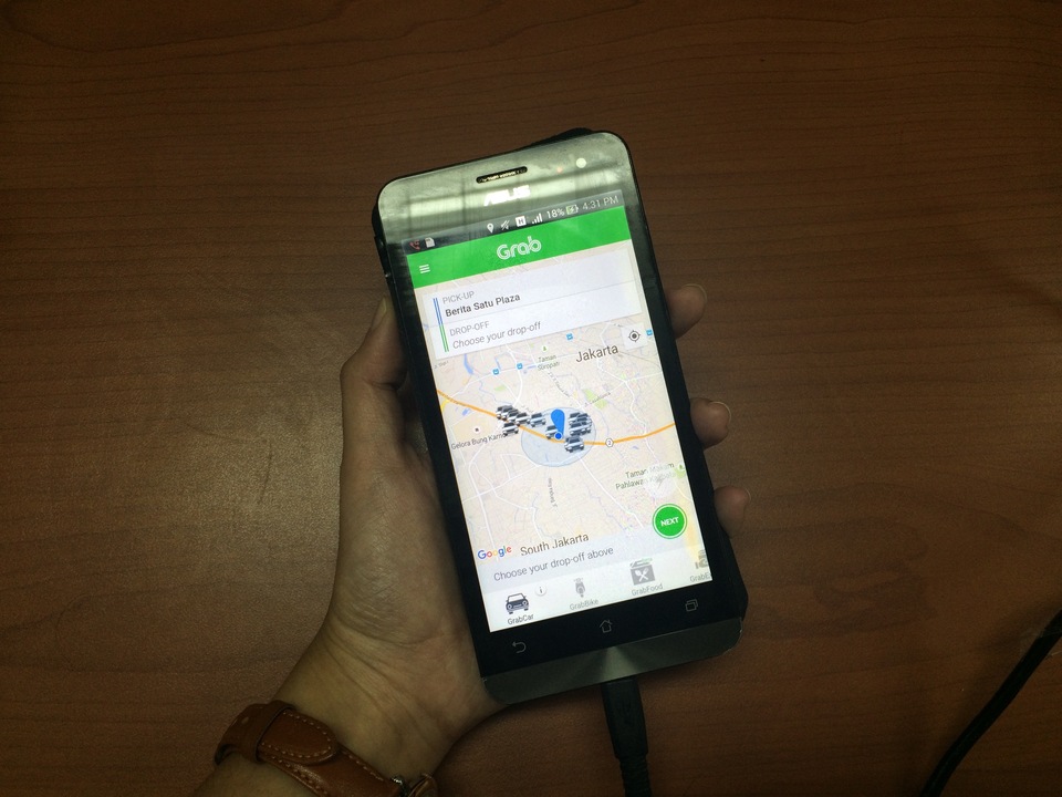 Ride-hailing app Grab trialed GrabFood, its location-based on-demand food delivery service, on Monday (02/05).