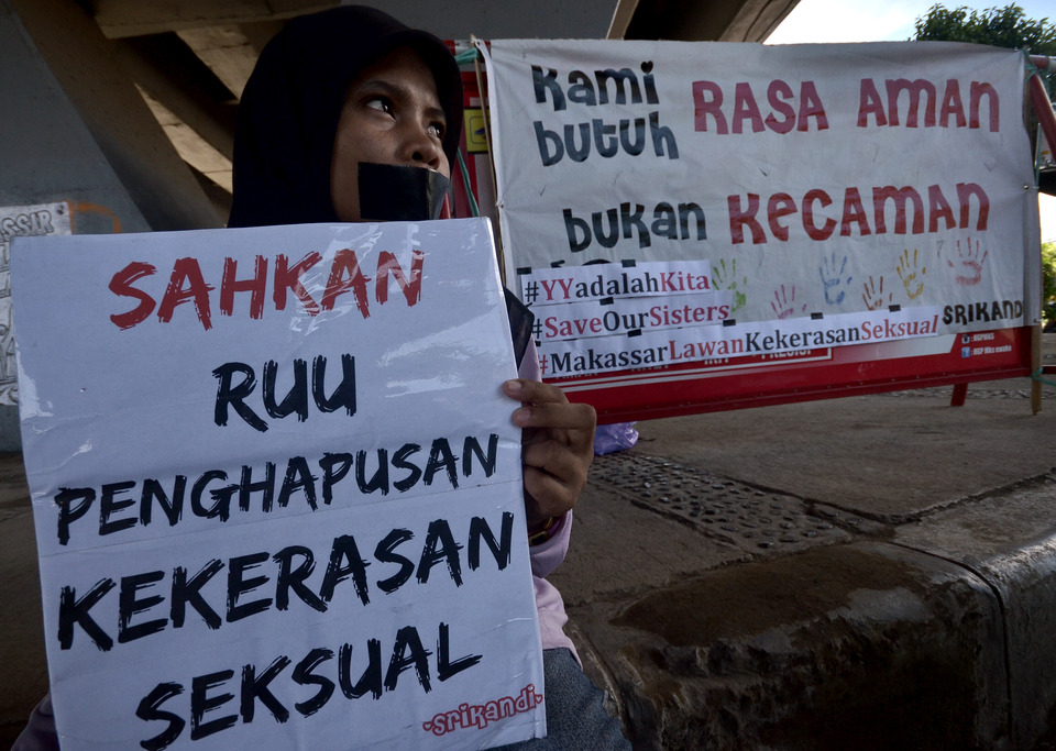 The government is in the process of drafting three regulations to guide authorities in the implementation of a range of tougher penalties for child sex crimes, a minister said on Thursday (20/10). (Antara Photo/Dewi Fajriani)