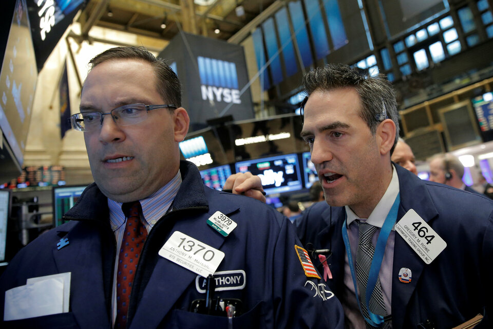 Traders work on the floor of the New York Stock Exchange (NYSE) in New York City. (Reuters Photo/Brendan McDermid)