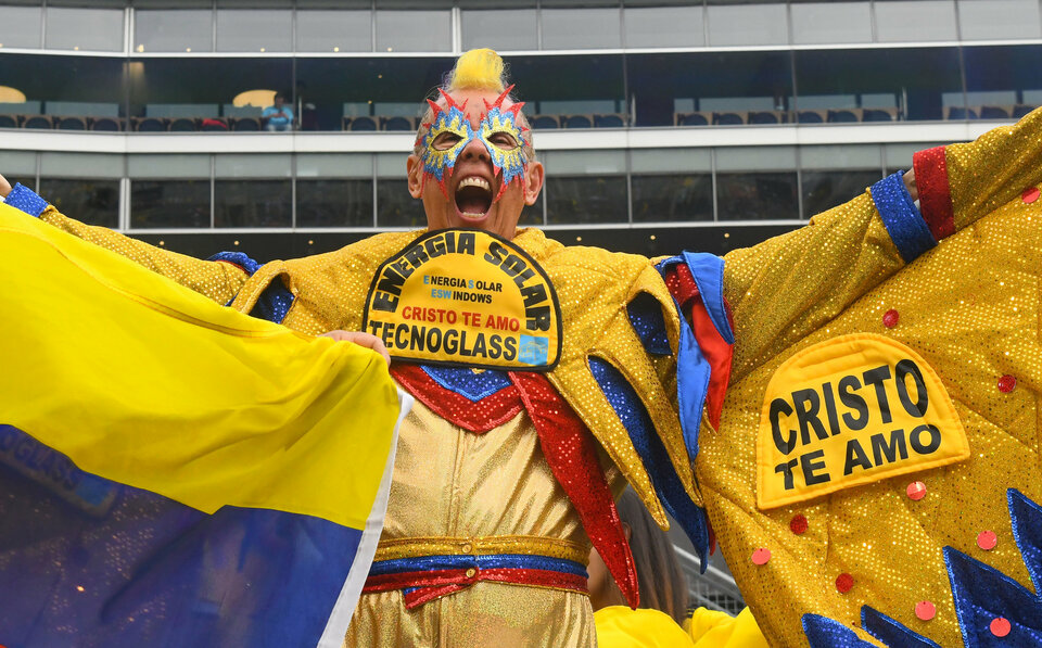 Colombia fans react during the first half against Chile in the semifinals of the 2016 Copa America Centenario soccer tournament at Soldier Field. (Reuters Photo/Mike DiNovo-USA TODAY)