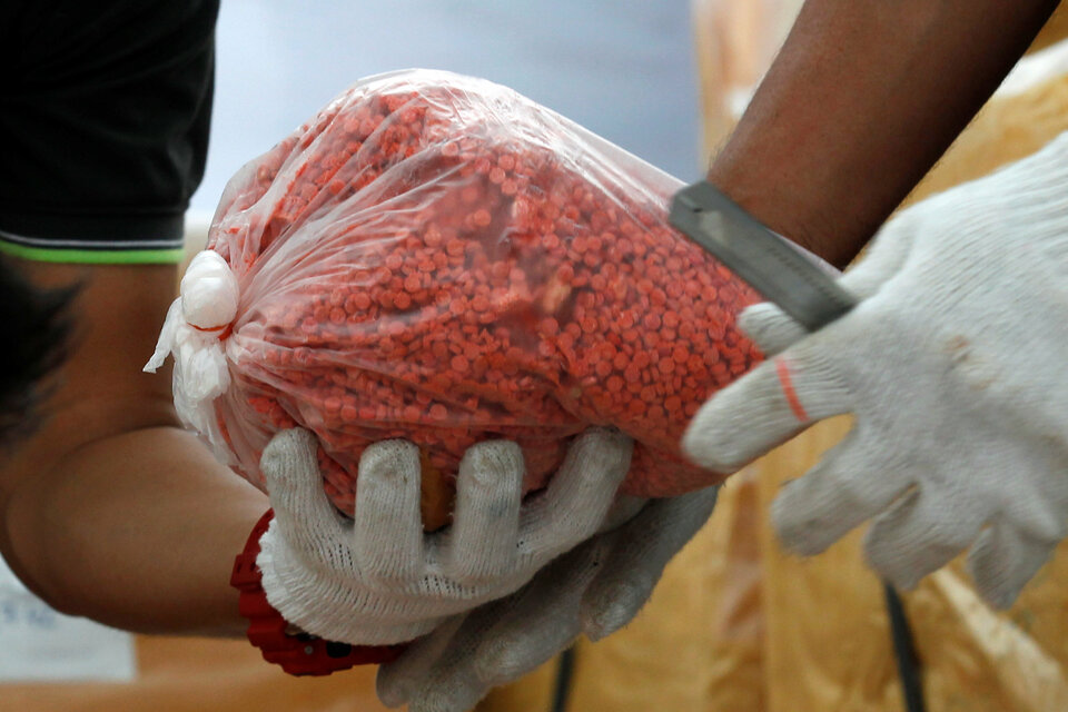 Bangladesh is to ban the import of the cold-medicine component pseudoephedrine, a key ingredient in illicit methamphetamine production, anti-narcotics officials said.  (Reuters Photo/Chaiwat Subprasom)