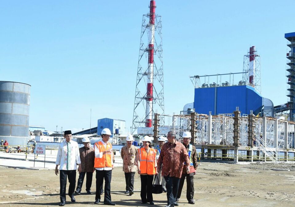 President Joko Widodo, accompanied by the Perusahaan Listrik Negara director, visiting the construction site of a mobile power plant project in Lombok, West Nusa Tenggara, on June 11, 2016. (State Palace Press Photo/Rusman)