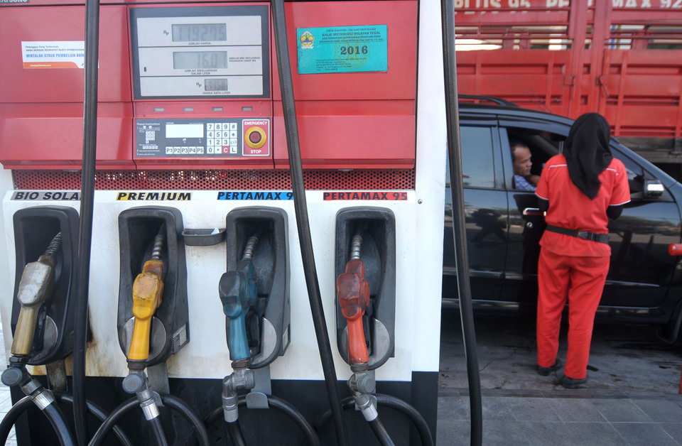 Five people have been arrested for allegedly tampering with the gas pump meters at a Pertamina filling station in Rempoa, south of Jakarta. (Antara Photo/Oky Lukmansyah)