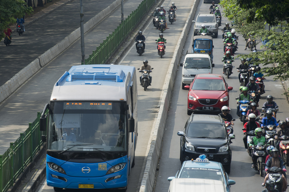 The Jakarta provincial government plans to build park-and-ride facitilites across the city to resolve parking issues for those seeking to use public transport. (Antara Photo/Widodo S. Jusuf)