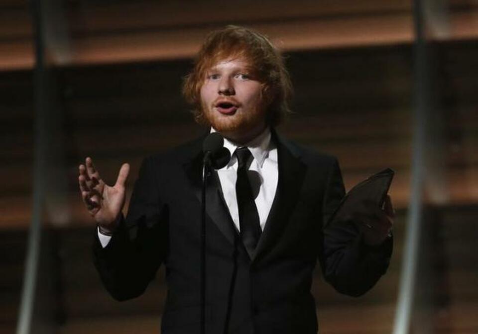 Ed Sheeran accepts the award for Song of the Year for "Thinking Out Loud" at the 58th Grammy Awards in Los Angeles, California February 15, 2016.  (Reuters Photo/Mario Anzuoni)
