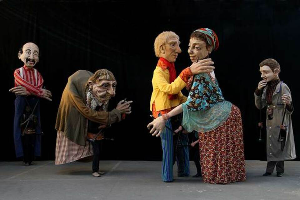 Les Grandes dolls. (Photo courtesy of Institut Francais d'Indonesie)