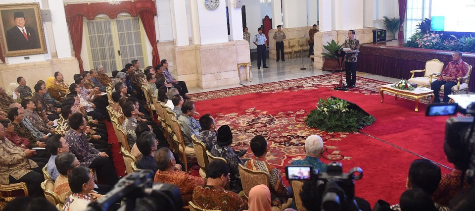President Joko Widodo delivering his speech at the State Palace in Jakarta on Thursday (09/06). The president  said the government will be directly involved in solving crucial issues related to infrastructure development. (State Palace Press Photo/Intan)