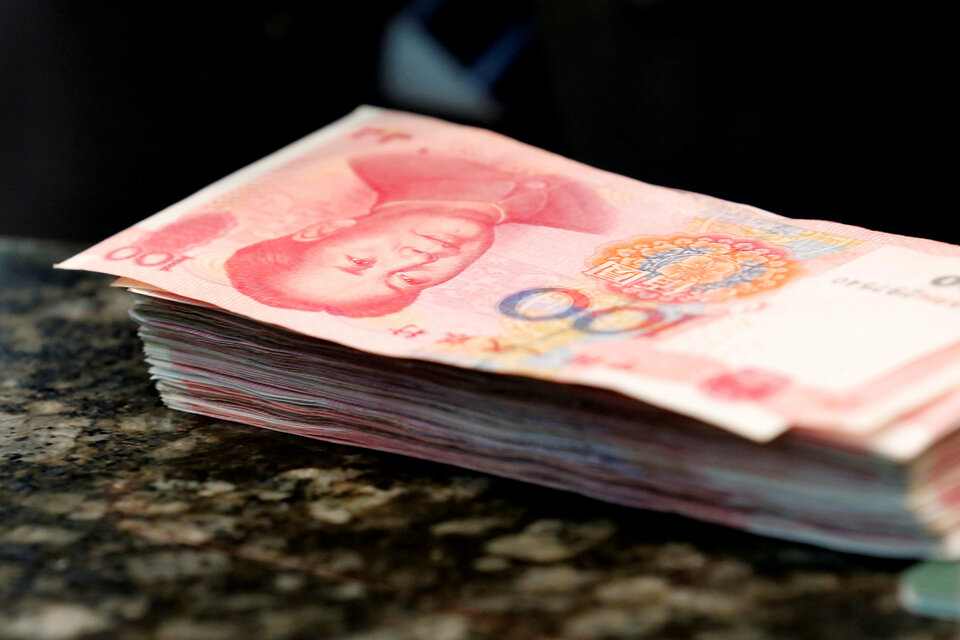 Record-breaking dollar bond sales from Chinese companies are steadily increasing China's weight in global indexes, raising concerns about overexposure among investors who track them. (Reuters Photo/Kim Kyung-Hoon)