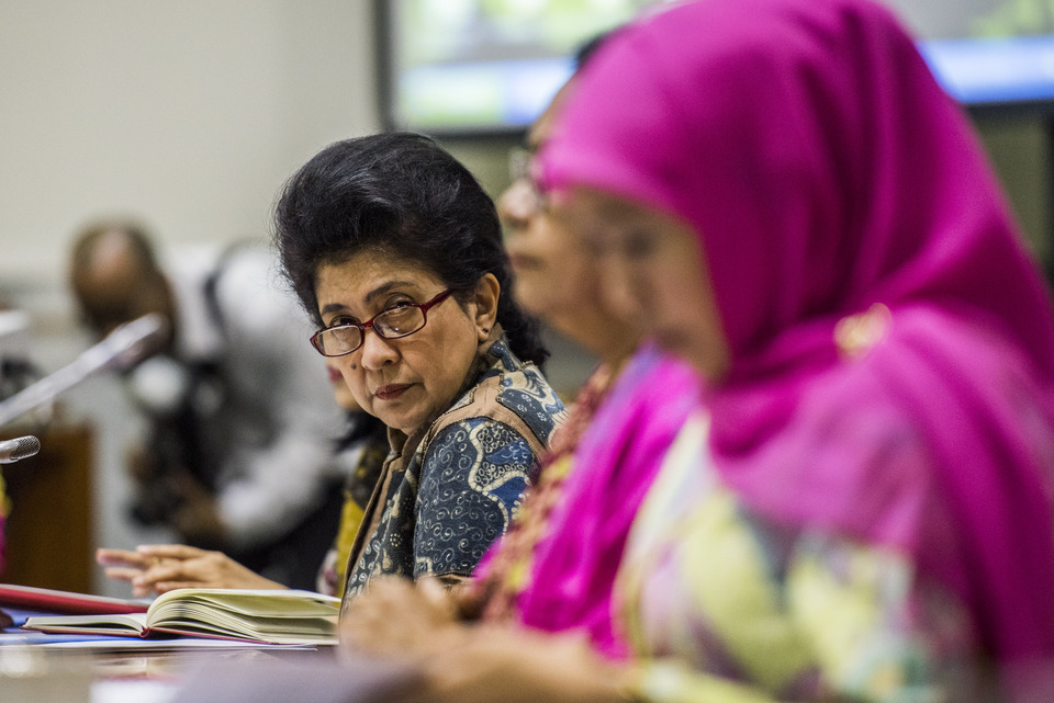 Health Minister Nila Moeloek at a parliament hearing on Thursday (21/07) discussing a tough new law on child sex crimes. (Antara Photo/M. Agung Rajasa)