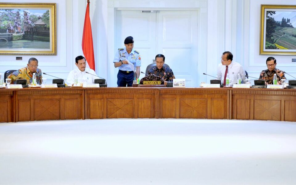 President Joko 'Jokowi' Widodo in a limited cabinet meeting at the Presidential Office in Jakarta in July. (State Palace Press Photo/Edi)