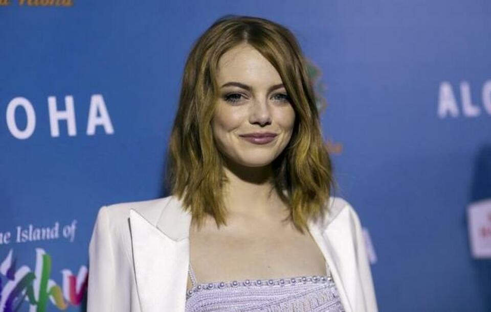 Cast member Emma Stone poses at a special screening of "Aloha" in West Hollywood, California May 27, 2015. (Reuters Photo/Mario Anzuoni)